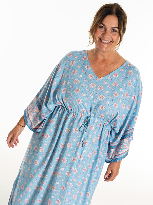 JAMILA - Plus Size Jurk fra Gozzip