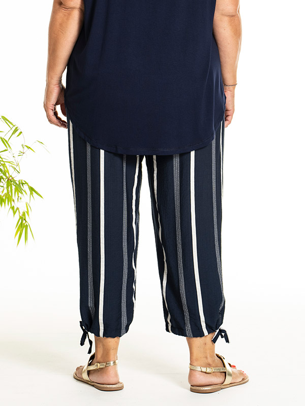 AUGUSTA - Plus Size Broek fra Gozzip