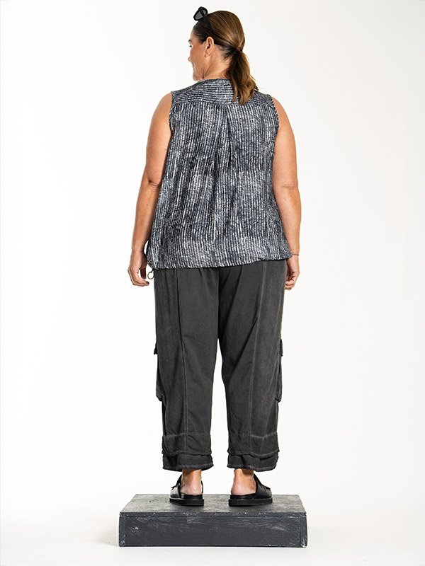 LEANETTE - Plus Size Broek fra Gozzip Black