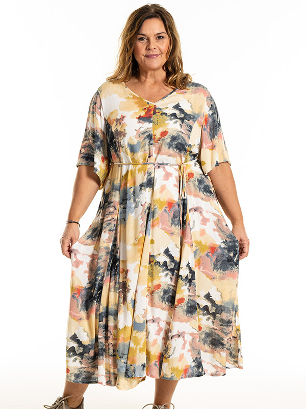 MAJA - Plus Size Jurk fra Gozzip