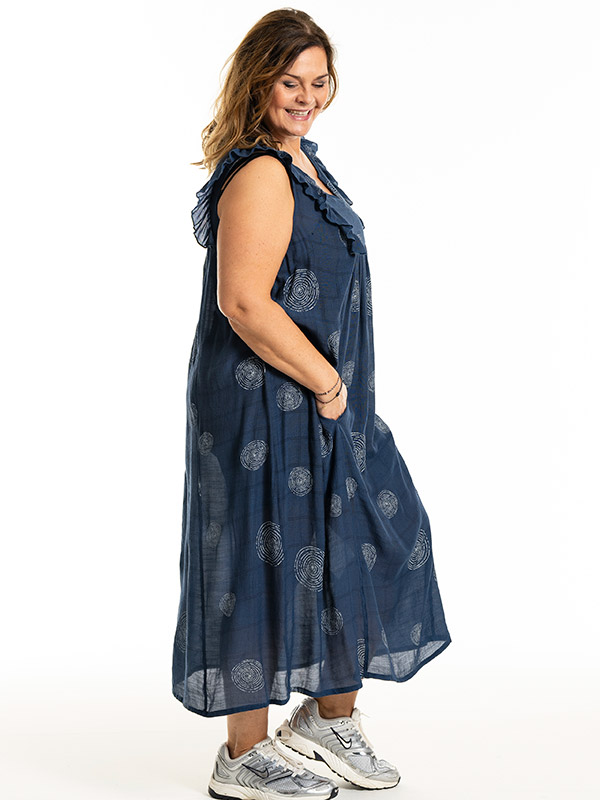 MAIKEN - Plus Size Jurk fra Gozzip