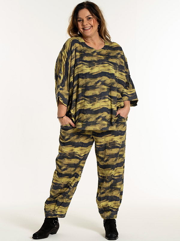 GILA - Plus Size Broek fra Gozzip