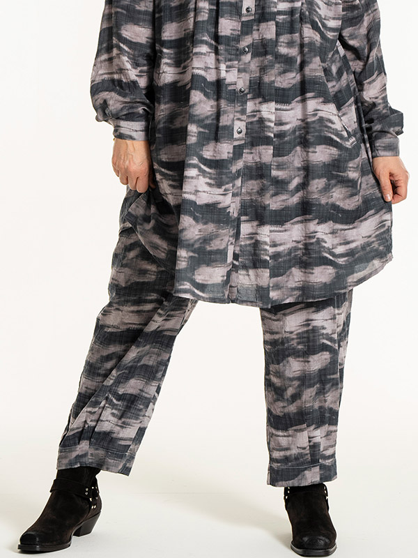 GILA - Plus Size Broek fra Gozzip