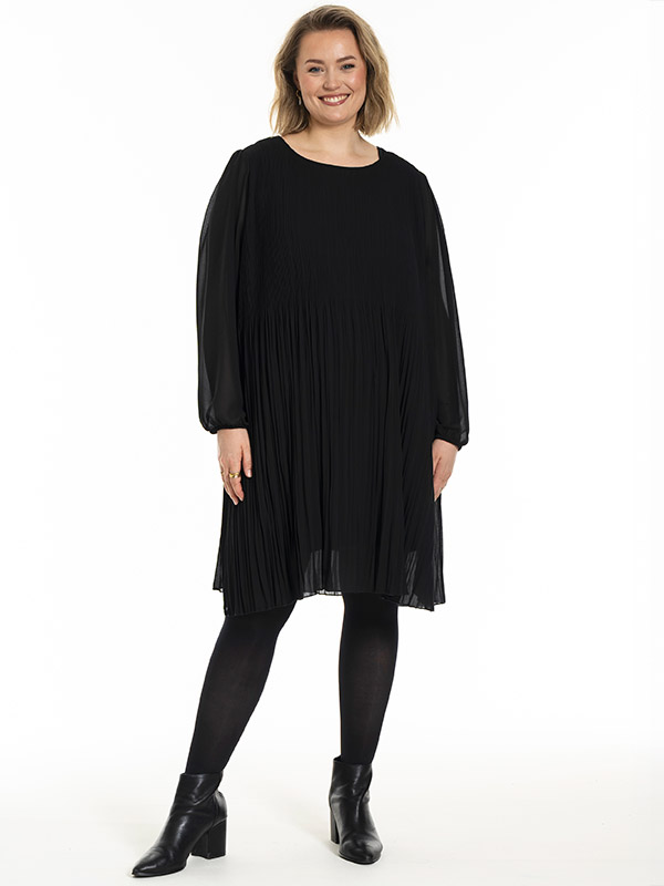 GBENEDIKTE - Plus Size Jurk fra Gozzip