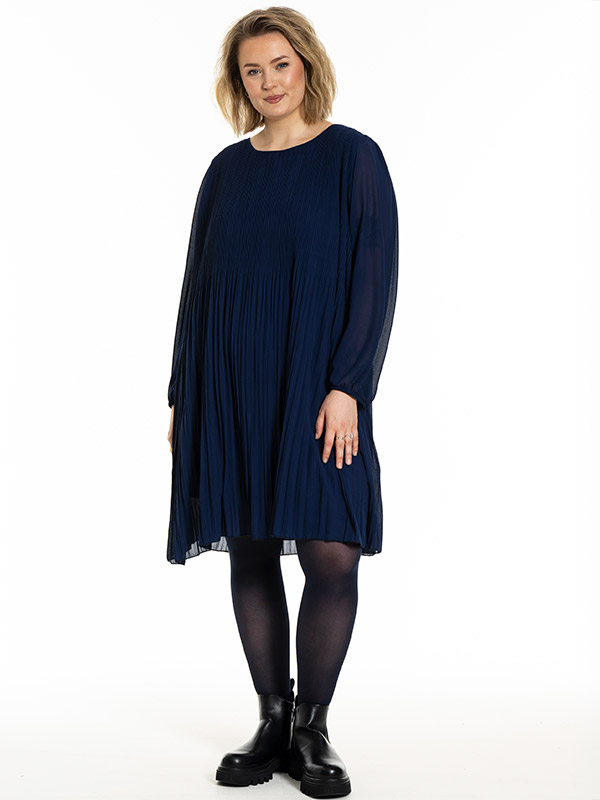 GBENEDIKTE - Plus Size Jurk fra Gozzip