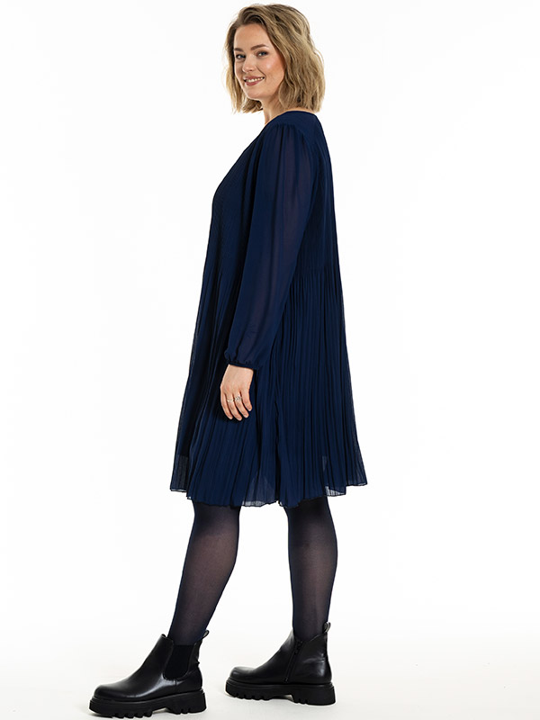 GBENEDIKTE - Plus Size Jurk fra Gozzip