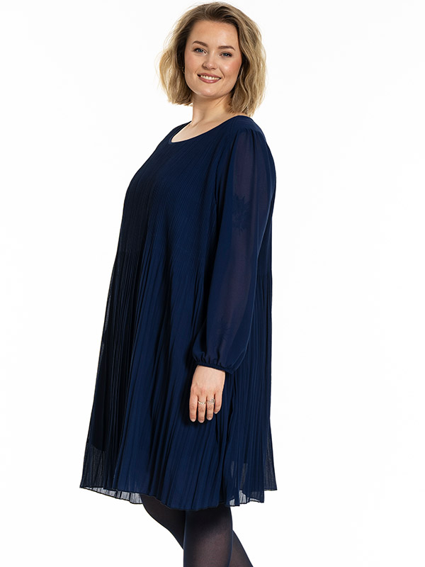 GBENEDIKTE - Plus Size Jurk fra Gozzip