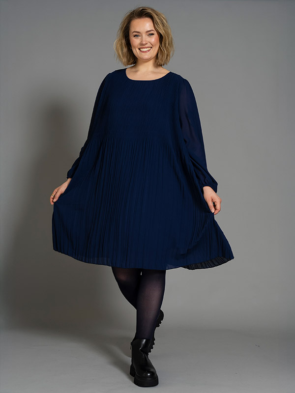 GBENEDIKTE - Plus Size Jurk fra Gozzip