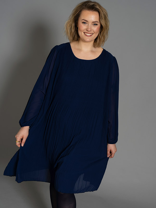 GBENEDIKTE - Plus Size Jurk fra Gozzip