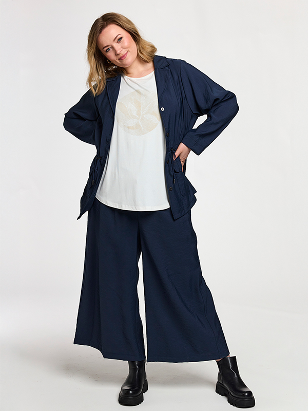 GMELLA - Plus Size Jas fra Gozzip