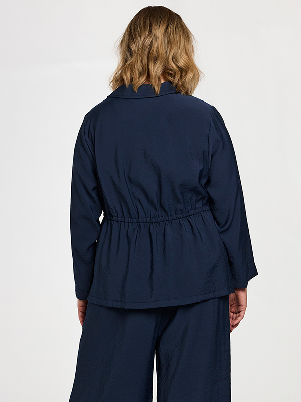 GMELLA - Plus Size Jas fra Gozzip