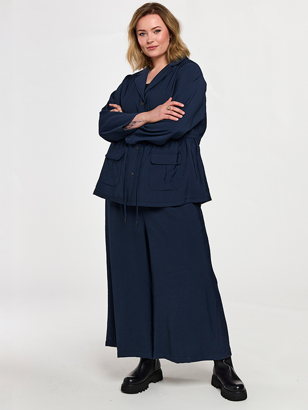 GMELLA - Plus Size Jas fra Gozzip