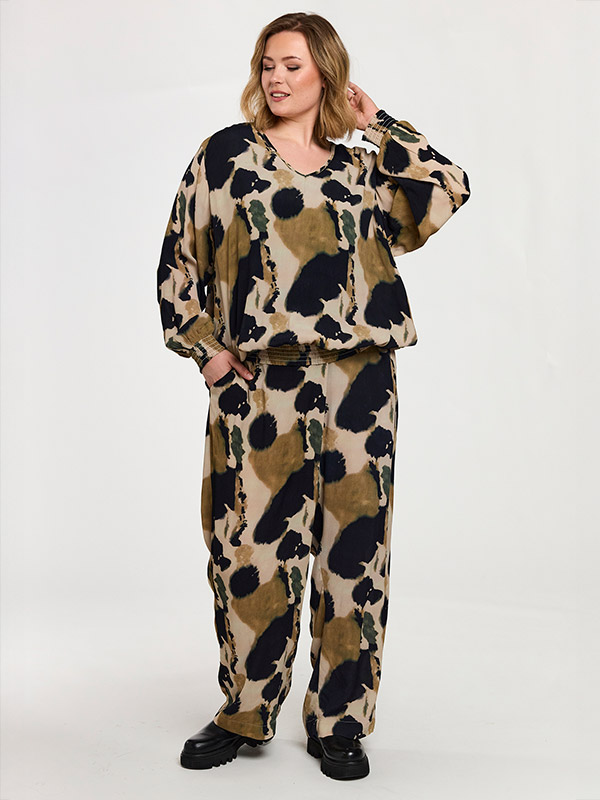 GLOVISE - Plus Size Broek fra Gozzip