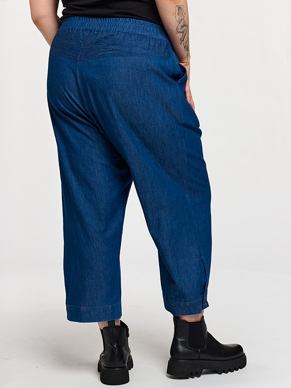 SVEGA - Plus Size Broek fra Gozzip