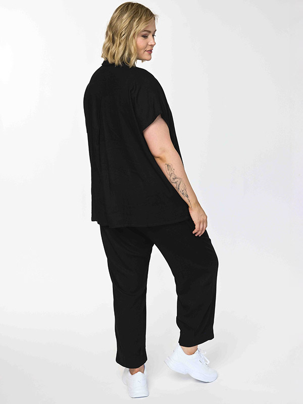 GJOA - Plus Size Broek fra Gozzip