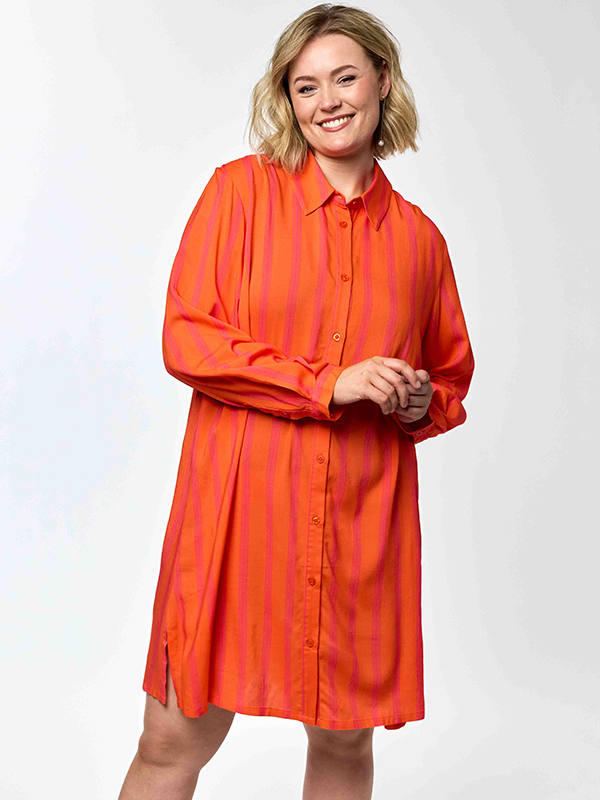 GNATASJA - Plus Size Overhemd fra Gozzip