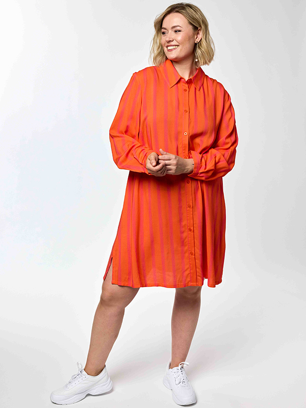 GNATASJA - Plus Size Overhemd fra Gozzip