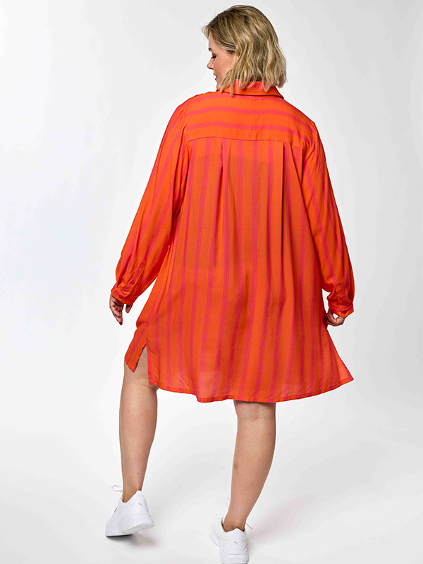 GNATASJA - Plus Size Overhemd fra Gozzip