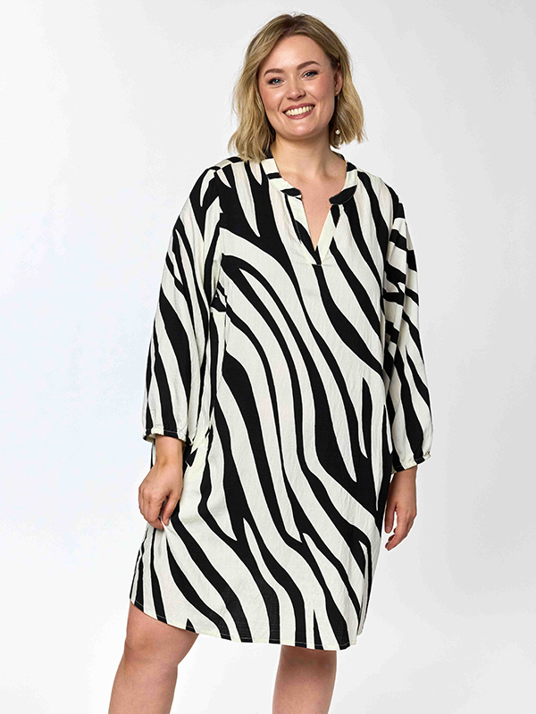 GJANA - Plus Size Tunic fra Gozzip