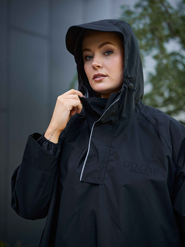 RAIN - Plus Size Poncho fra Gozzip Black