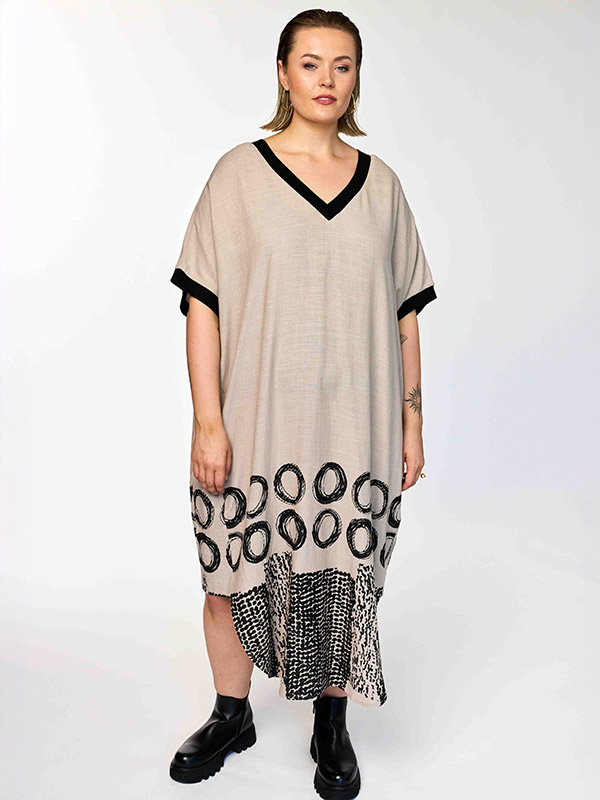 GNIA - Plus Size Jurk fra Gozzip Black