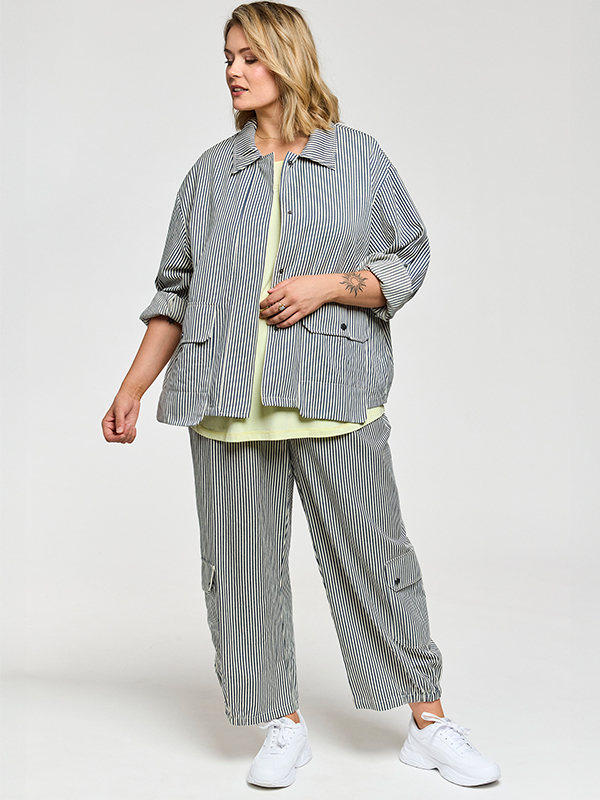 GPERNILLE - Plus Size Jas fra Gozzip