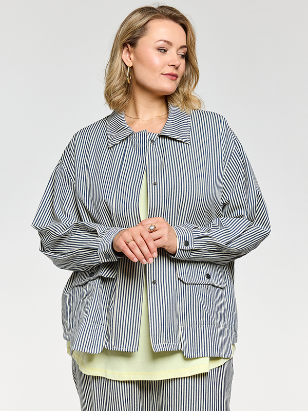 GPERNILLE - Plus Size Jas fra Gozzip