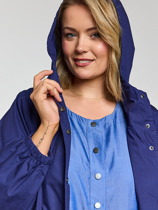 GLISS - Plus Size Jas fra Gozzip