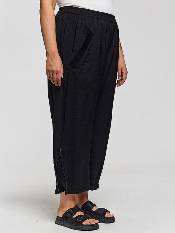 GHAILEY - Plus Size Broek fra Gozzip Black