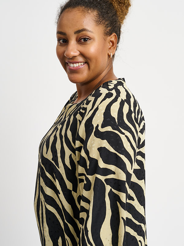 SARONA - Plus Size Jurk fra Pont Neuf