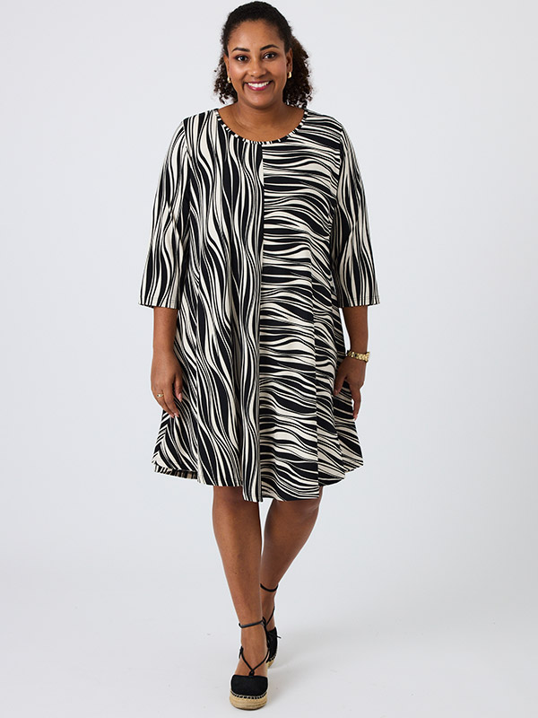 SATINA TEA - Plus Size Jurk fra Pont Neuf