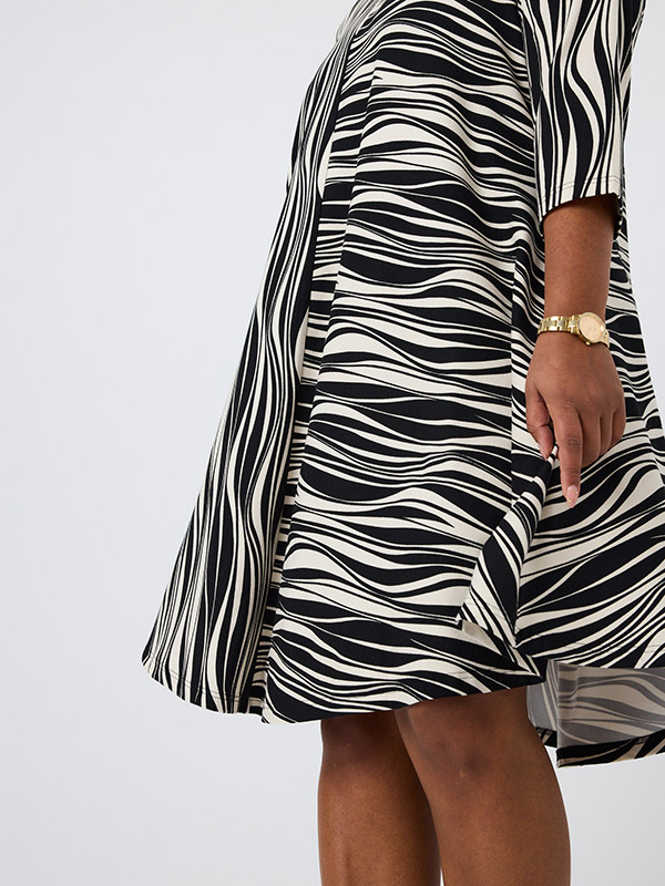 SATINA TEA - Plus Size Jurk fra Pont Neuf