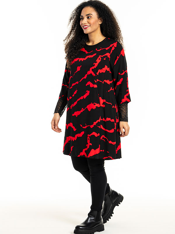 BIRGITTE - Plus Size Jurk fra Studio