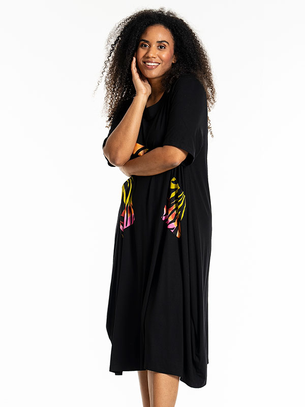 JOY - Plus Size Jurk fra Studio