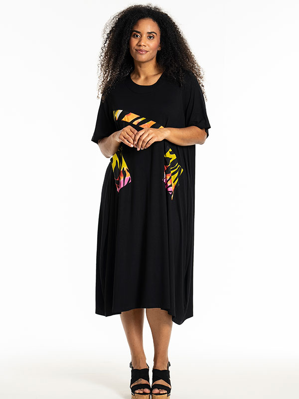 JOY - Plus Size Jurk fra Studio