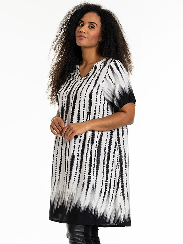 BIRGITTE - Plus Size Jurk fra Studio