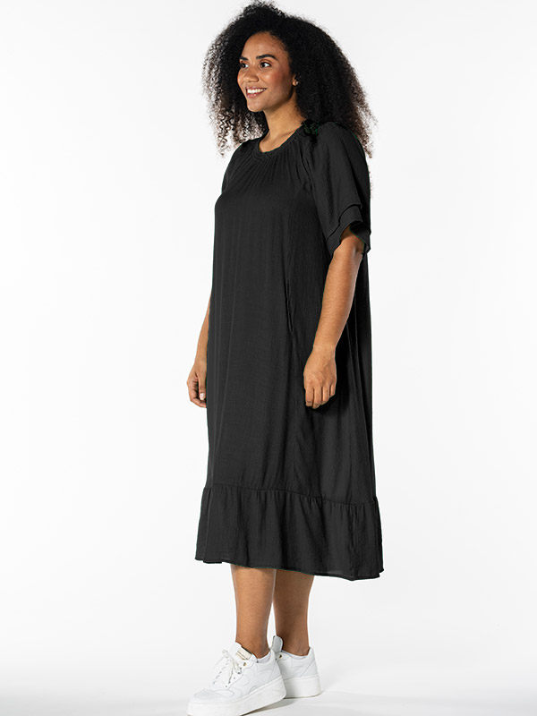 YELVA - Plus Size Jurk fra Studio