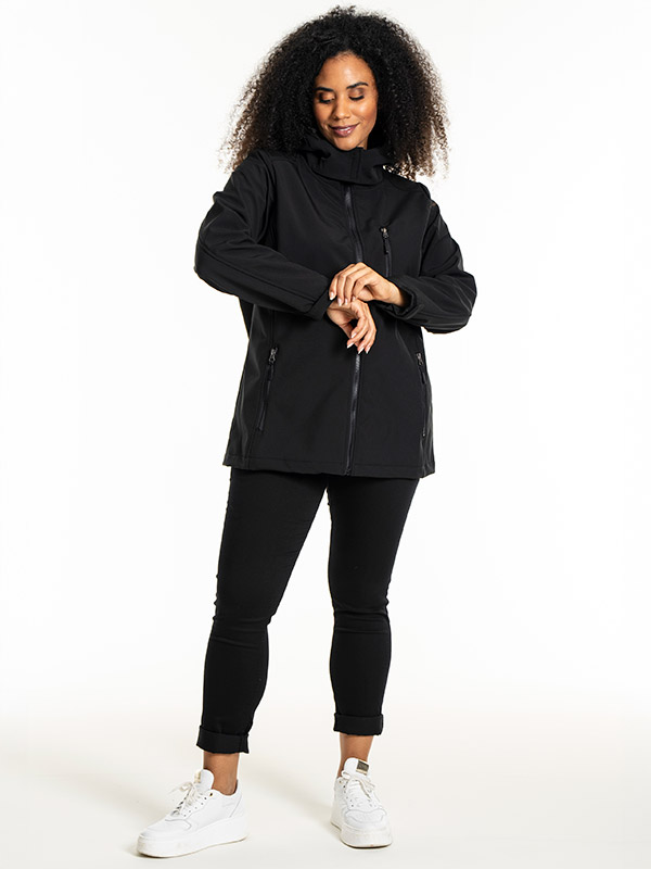 SHORT SOFT SHELL - Plus Size Jas fra Studio
