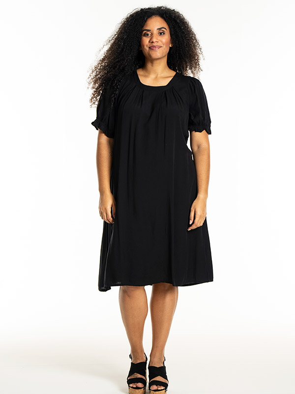 LOUISE - Plus Size Jurk fra Studio