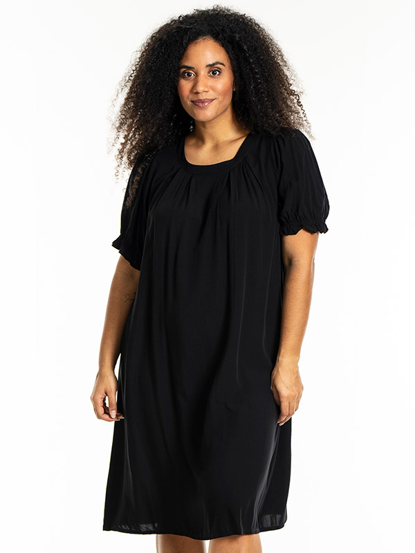 LOUISE - Plus Size Jurk fra Studio