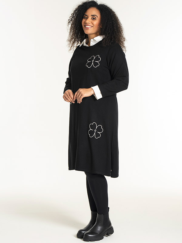 NOELLE - Plus Size Jurk fra Studio