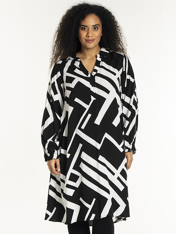 GUNDA - Plus Size Jurk fra Studio