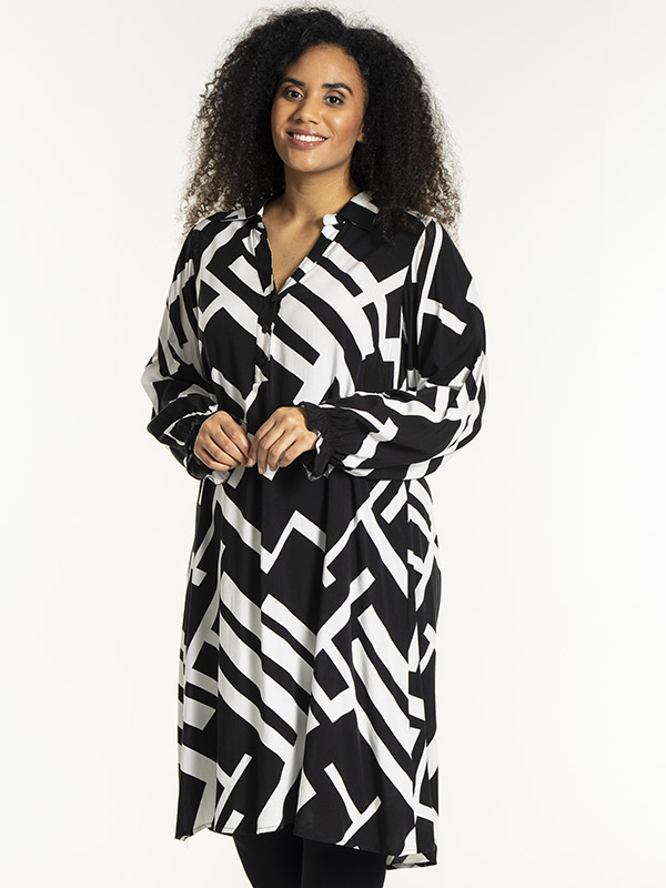 GUNDA - Plus Size Jurk fra Studio