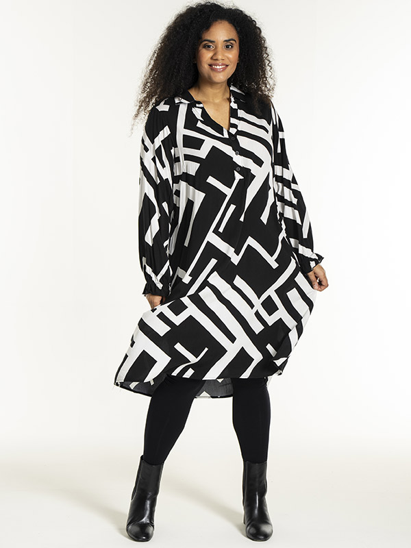 GUNDA - Plus Size Jurk fra Studio