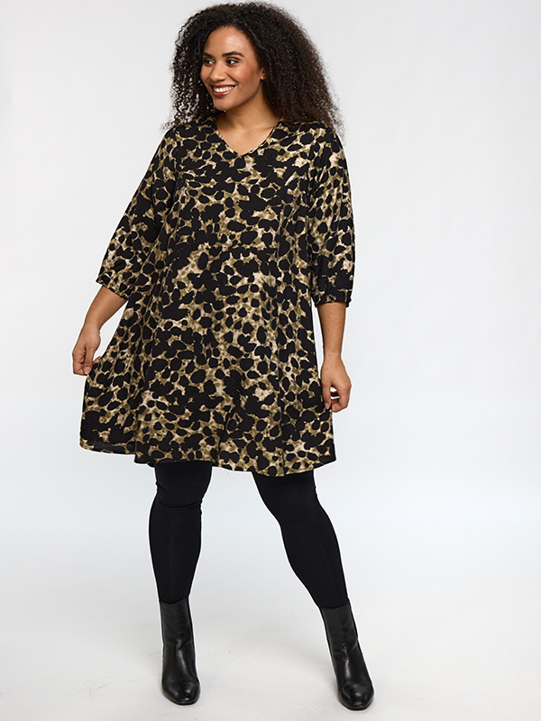 SBIRGITTE - Plus Size Jurk fra Studio