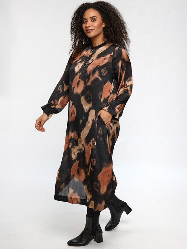 SCECILIE - Plus Size Jurk fra Studio