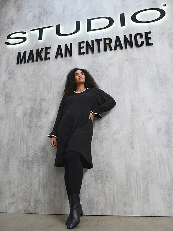 SGERDA - Plus Size Jurk fra Studio