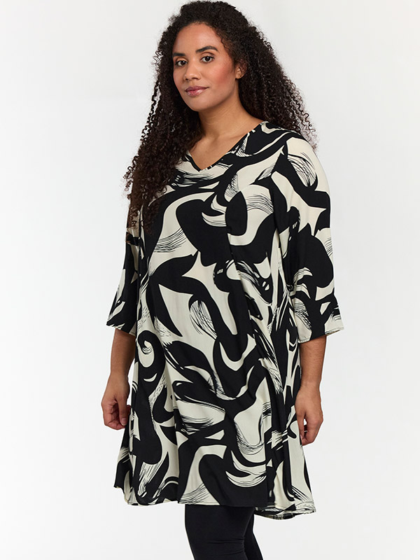 SBIRGITTE - Plus Size Jurk fra Studio