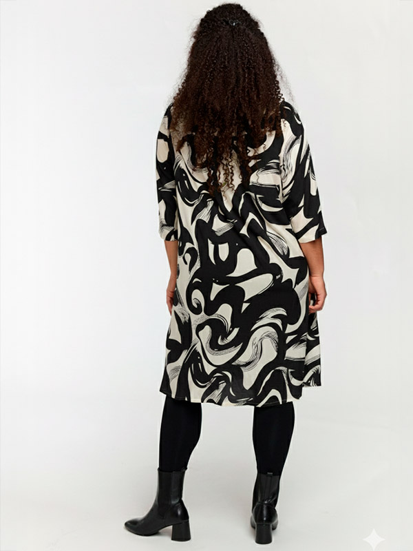 SNELLI - Plus Size Jurk fra Studio