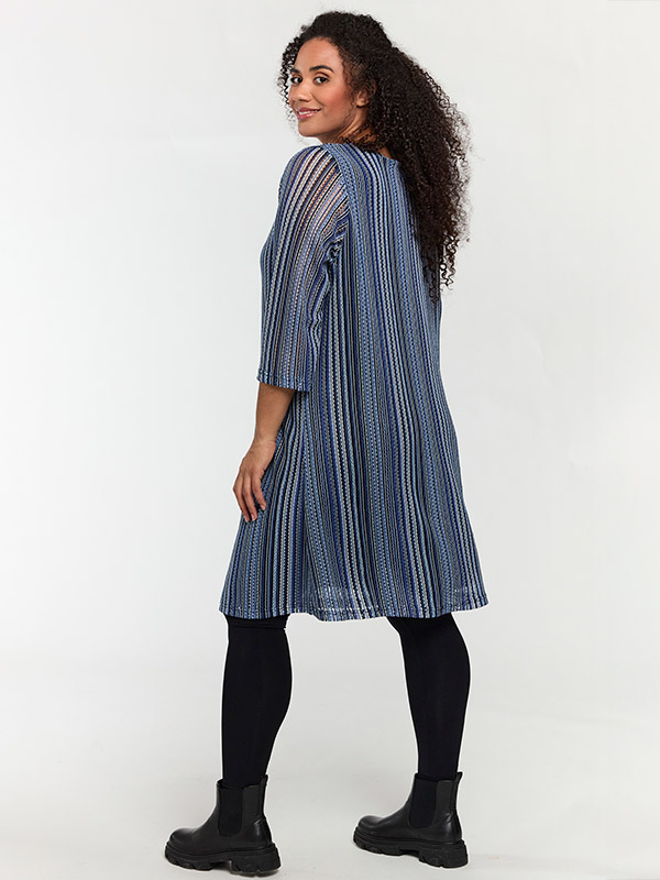SASTRID - Plus Size Jurk fra Studio